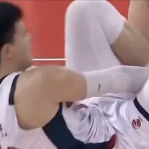 星空电竞官网-脚踝扭伤，随队记者：焦泊乔问题不大，赛后还参加了新闻发布会