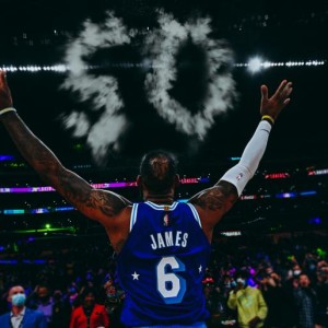 三场比赛两次轰下50+ 37岁的詹姆斯依然不所不能